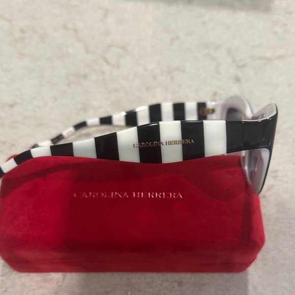 Carolina Herrera Black Sunglasses with Red Case - Picture 2 of 4